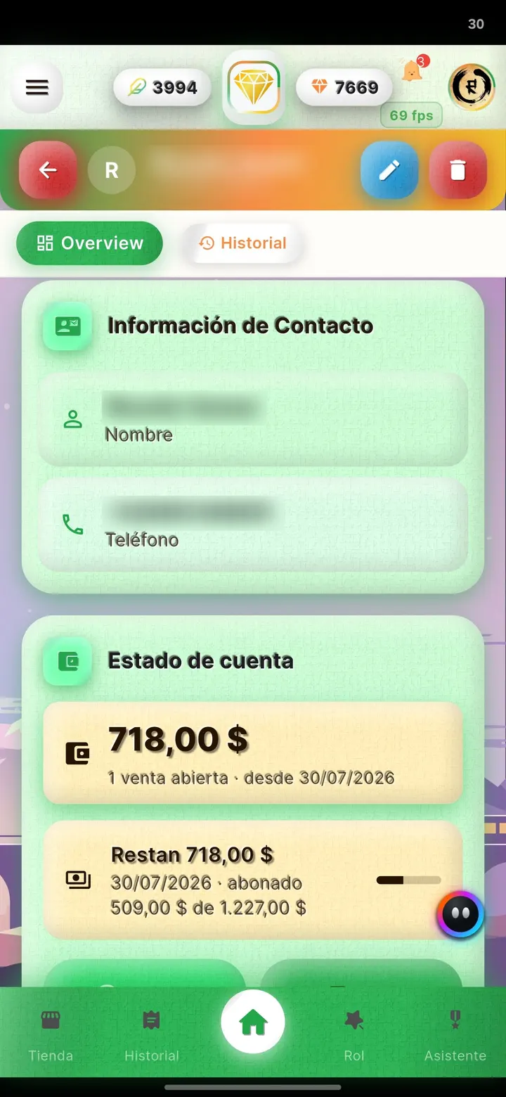 Ficha de una clienta en la app: su información de contacto y su estado de cuenta con lo que lleva abonado.